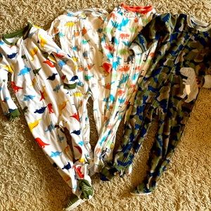 Carter’s 4T dinosaur footed pj bundle